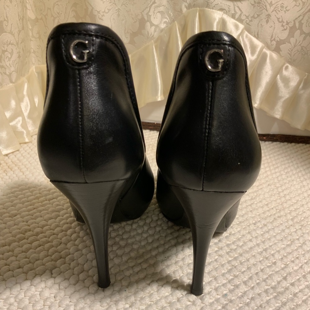 GUESS - Picture 7 of 9